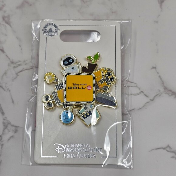 Authentic Disney 2025 WallE Spinner Pin Badge Shanghai Disneyland - Picture 1 of 2